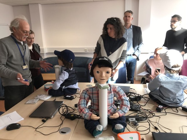 Staff training on the social robot Kaspar (LTT2) — photo 5